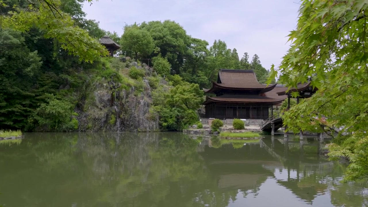Kuuluisa Kokeizan Eihoji -temppeli Gifussa, Japanissa. Hidas liukukuva.