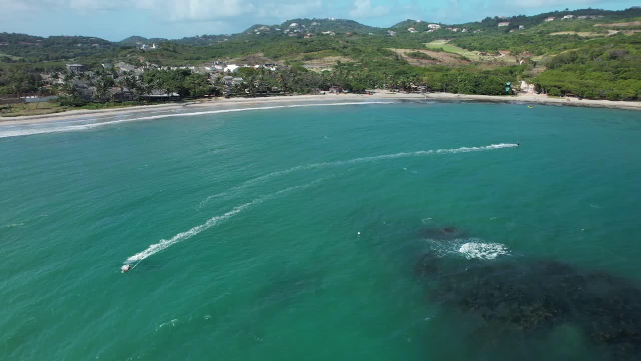 los kitesurfistas en santa lucía, el caribe