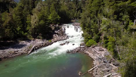 mirador salto los novios en el parque nacional puyehue, chile, cascadas, saltos de agua, aventura y vegetación para tomar un buen viaje con la familia