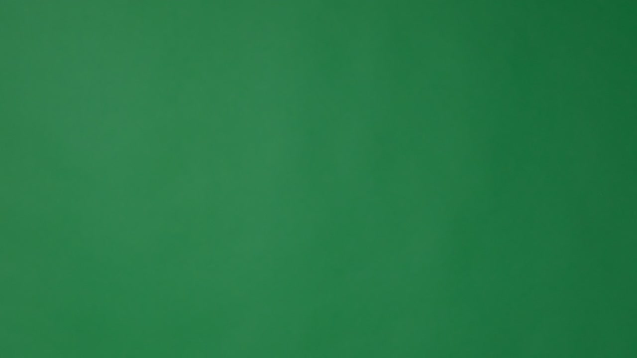 mano mostrando el signo de roca sobre el verde