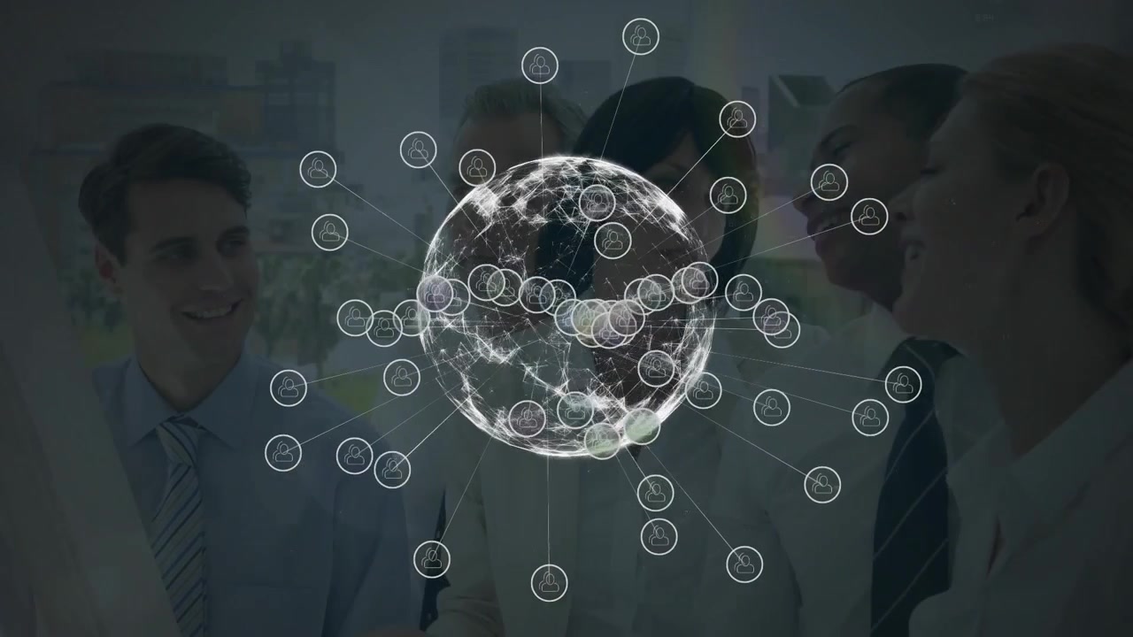 Team aziendale che collabora in ufficio, visualizzando un globo digitale con nodi a icona utente e un flipchart.