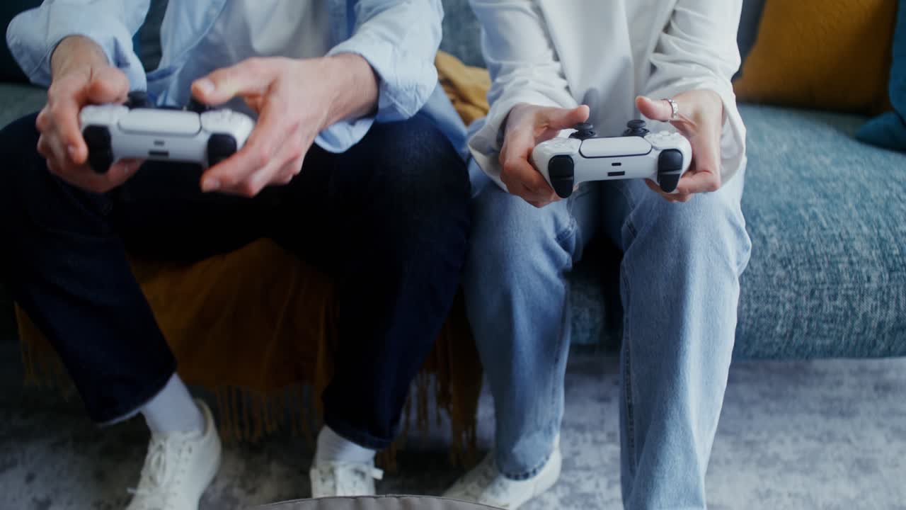 personas jugando videojuegos