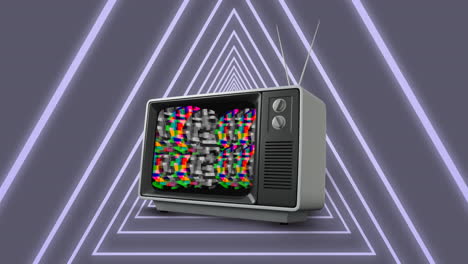 vieja televisión y triángulos