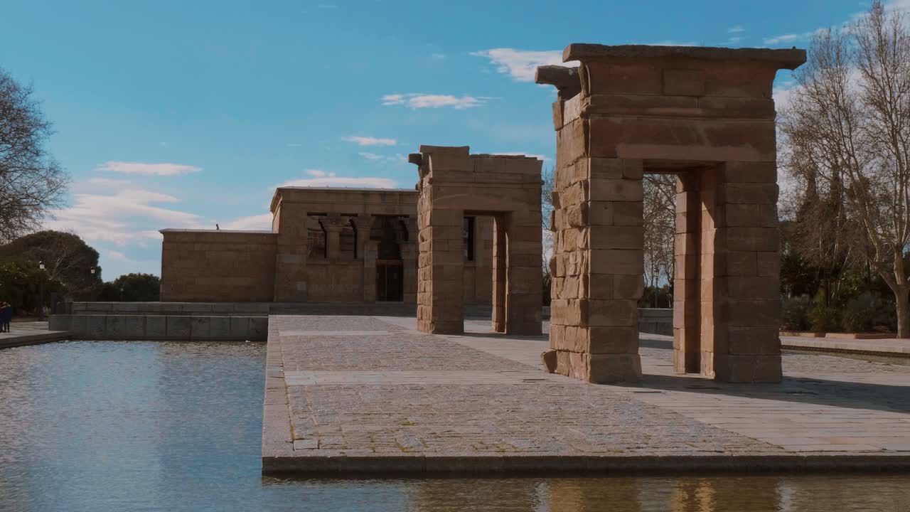 templo de debod en el parque oeste de madrid - el templo de debod