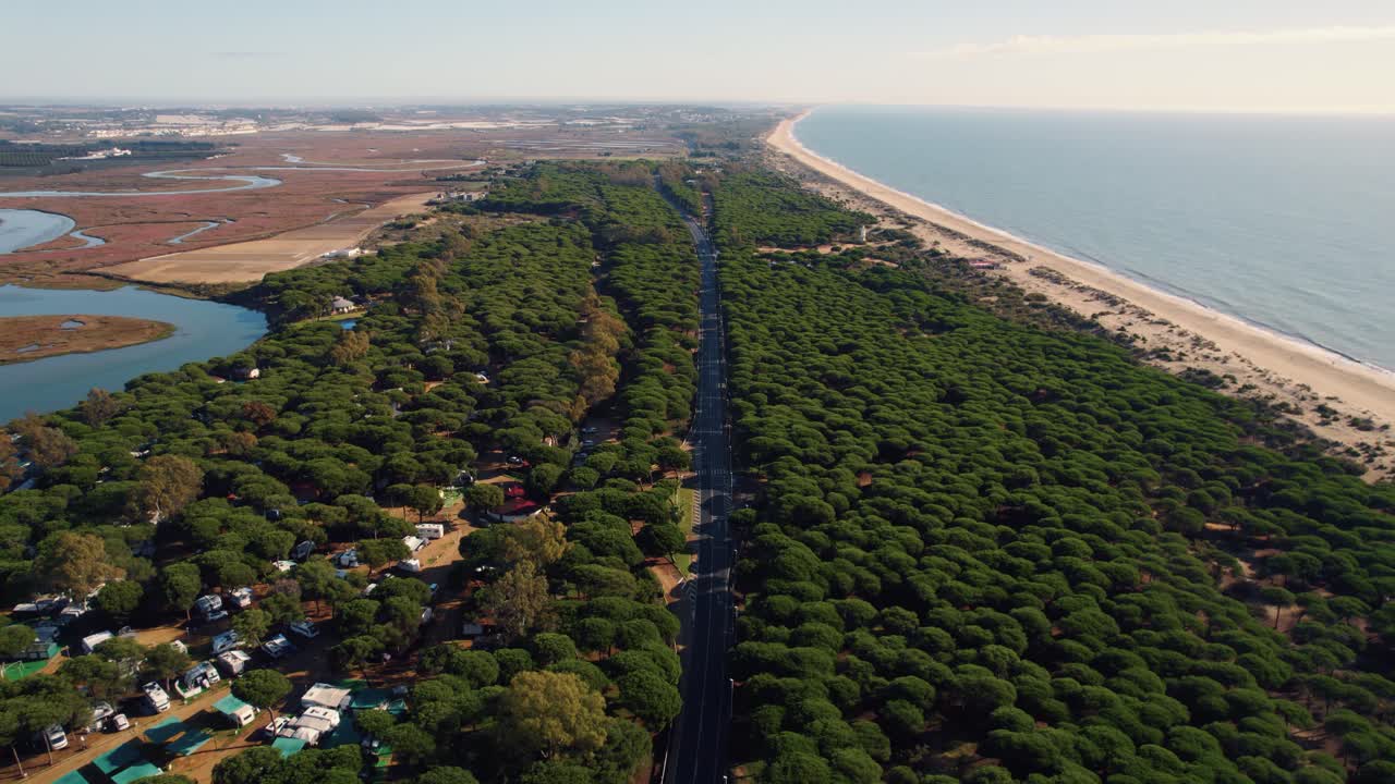 descubre la belleza de la playa de huelva y los humedales en andalucía, españa: una vista aérea