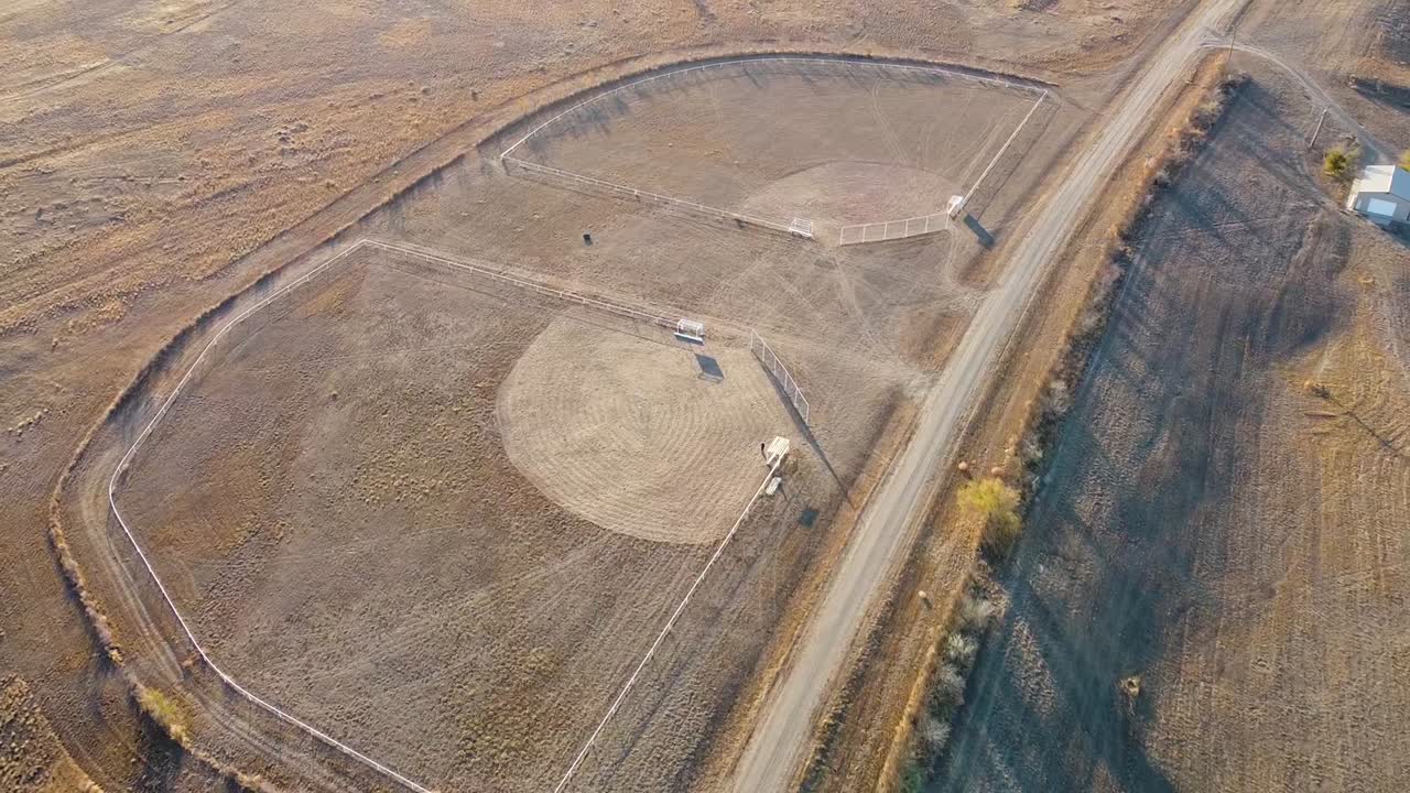 캐나다 앨버타 근처의 시골에 있는 오래된 야구장