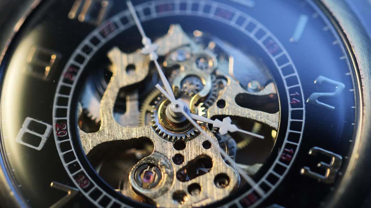 una foto de un reloj de bolsillo