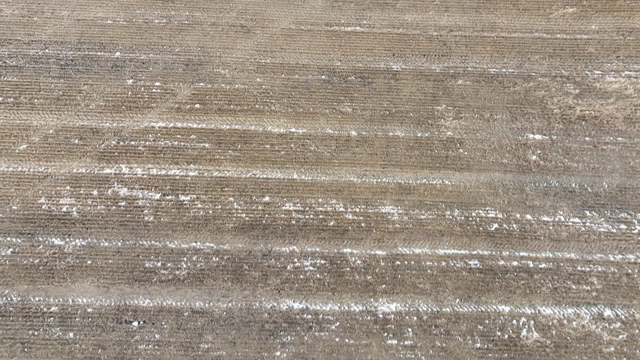 겨울에 거의 눈이 지 않은 에서 수확 된 은 다음 해의 수확을 위해 수분을 공급합니다.