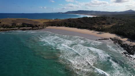 Leeres-Küstenvorland-Von-Shelly-Beach-Mit-Der-Landzunge-„Look-At-Me-Now“-Im-Hintergrund-In-New-South-Wales,-Australien