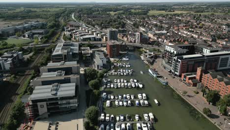 Universidad-De-Lincoln-Paisaje-Aéreo-Brayford-Piscina-Puerto-Barcos-Frente-Al-Mar