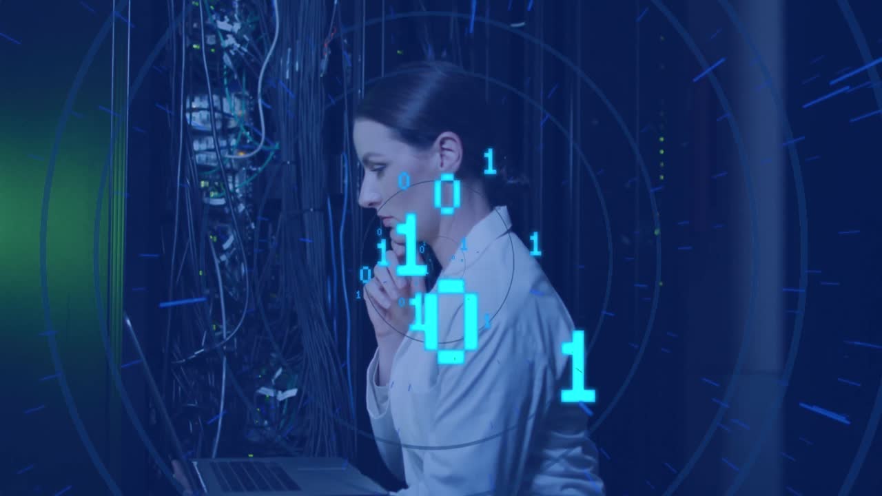 animación de código binario sobre servidores de verificación de mujeres caucásicas