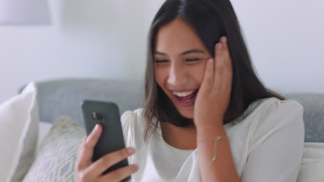 Wow,-Mujer-Feliz-Y-Ganadora-Con-Teléfono-Celebra