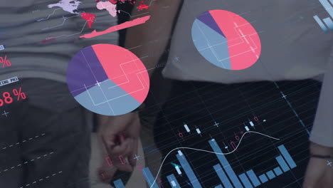 animación de diagramas, procesamiento de datos, mercado de valores y mapa del mundo sobre personas que caminan