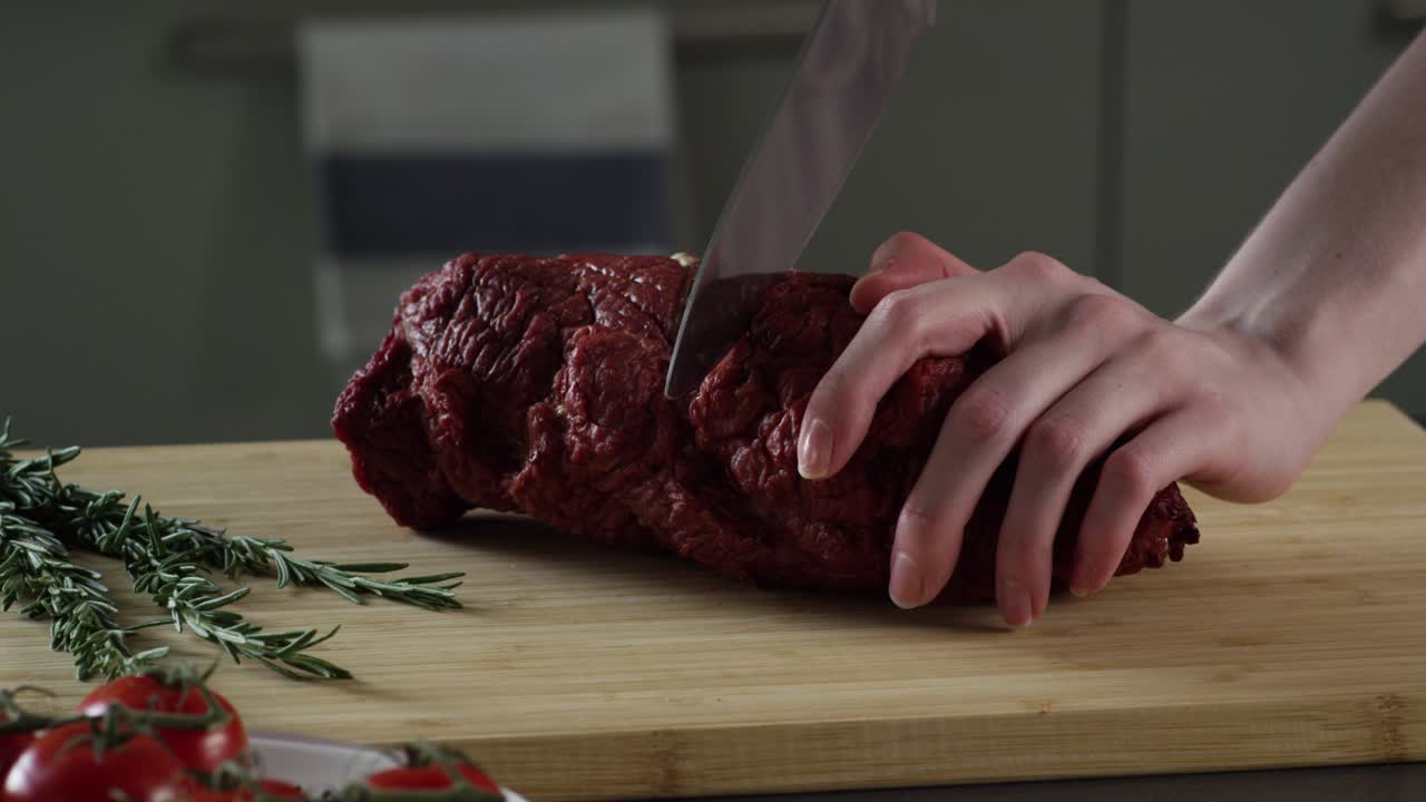 резать жареное.