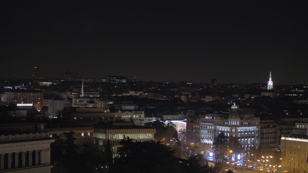 paisaje nocturno de la ciudad de madrid, españa