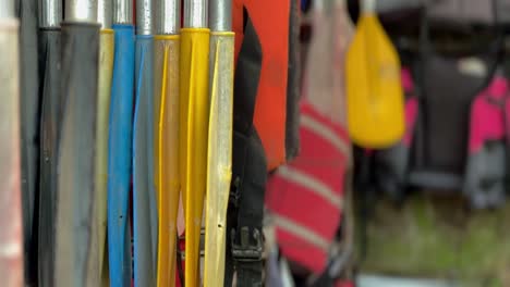 Rows-of-boat-paddle-hanging-in-the-boat-shop