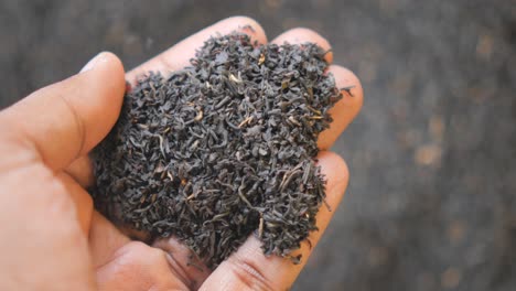 handful of black tea