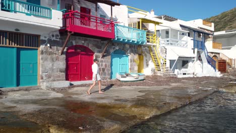 Pintoresco-Pueblo-De-Klima-Con-Sirmata---Casas-Tradicionales-De-Pescadores,-Isla-De-Milos,-Cícladas,-Grecia