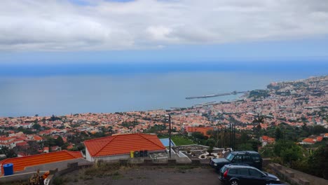 在葡萄牙的馬德拉島, 芬查爾市和大西洋海岸的空中景色