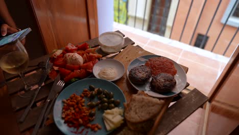 casual outdoor meal with smartphone