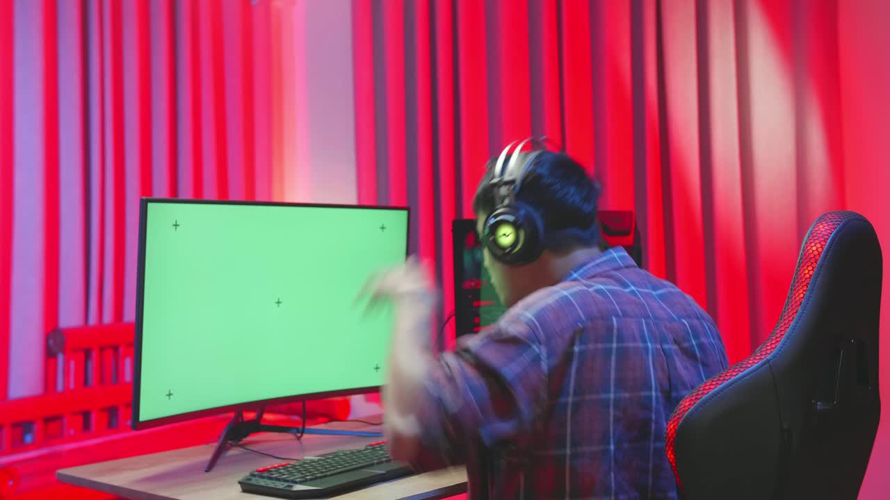 Giocatore che gioca a videogiochi