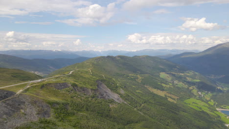 Carretera-Escénica-En-La-Cima-De-La-Montaña-Vika,-Noruega