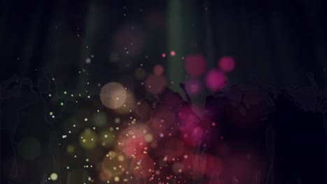 animación de proyecciones de luz naranja y rosa sobre la multitud bailando