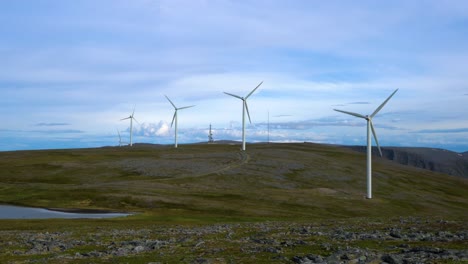 Molinos-De-Viento-Para-La-Producción-De-Energía-Eléctrica-Parque-De-Molinos-De-Viento-Havoygavelen-Noruega