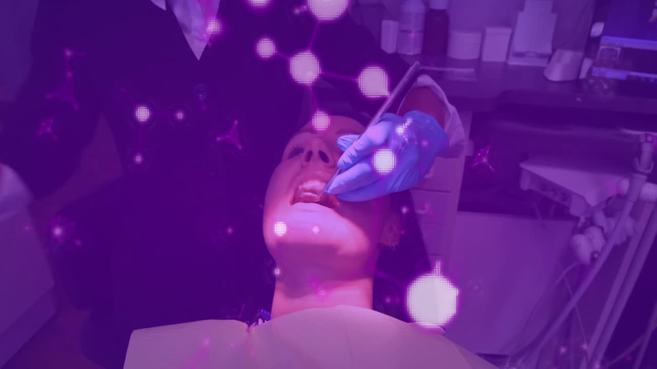 estructuras moleculares brillantes que se mueven contra el dentista que trata a pacientes femeninas