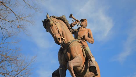 Brookline-War-Memorial-Horseman-Statue-At-Daytime-In-Boston,-Massachusetts,-United-States