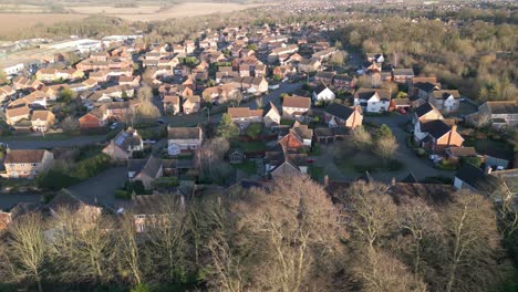 Bury-St-Edmunds,-Inglaterra-Mostrando-Zona-Residencial,-Luz-De-La-Tarde,-Vista-Aérea