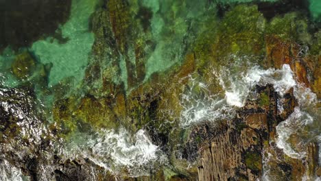 playa de olas abstractas en vista desde arriba.