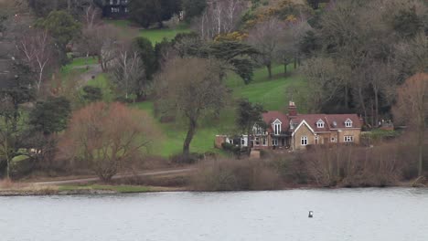 Rutland-Water,-Größter-Künstlicher-Künstlicher-See-Und-Stausee-In-Europa-In-Der-Nähe-Der-Stadt-Oakham-In-Rutland,-England