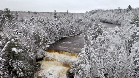 Antena-De-Invierno-Del-Parque-Estatal-De-Tahquamenon-Falls