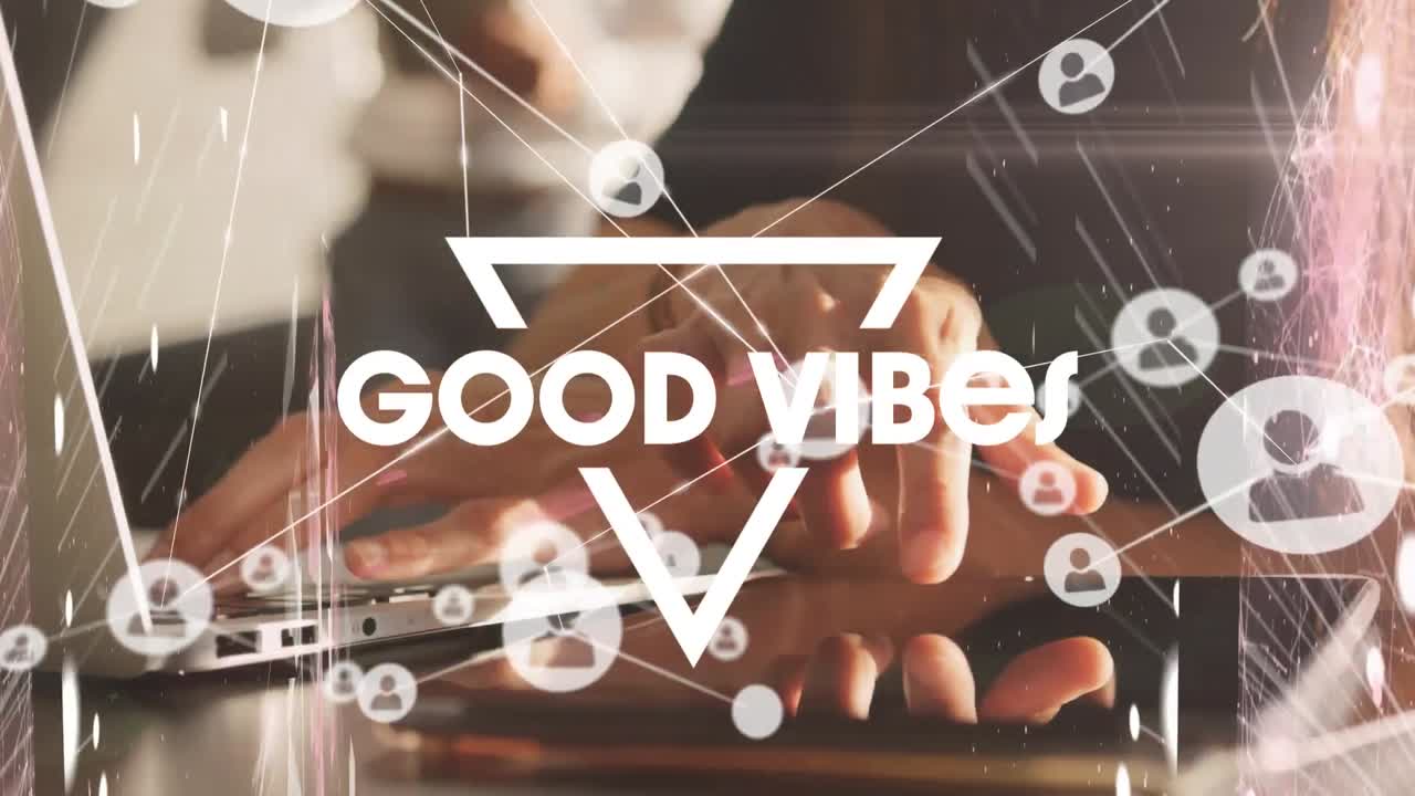 노트북 및 미디어 아이콘을 사용하여 백인 여성에 대한 좋은 진동 텍스트의 애니메이션