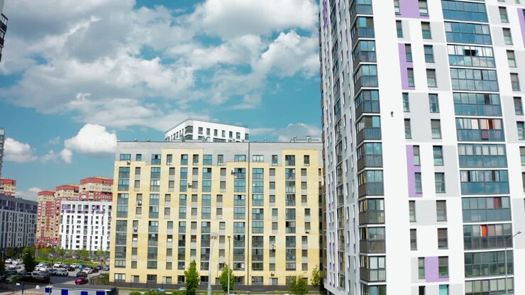 Edifícios modernos de apartamentos em uma paisagem urbana