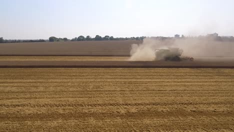 Cosecha-Drone-Seguimiento-Claas-Cosechadora-Lentamente-Desde-Un-Lado