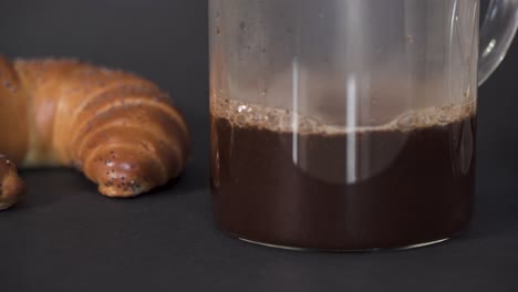 CLOSEUP---Making-coffee-in-french-press---pouring-hot-water-in