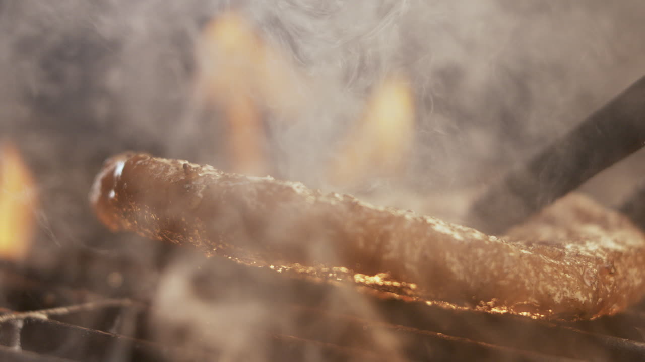 스테이크와 햄버거를 그릴 때