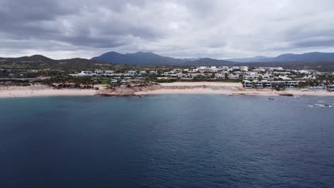 Aérea-De-Playa-Chileno,-Ubicada-En-La-Parte-Sur-De-La-Península-De-Baja-California-En-México