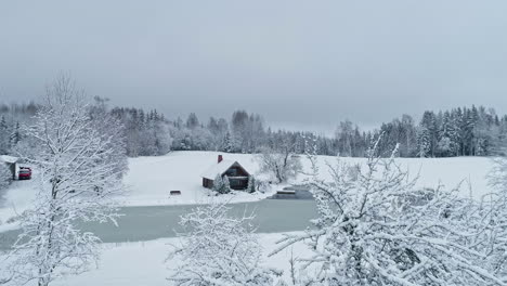 Luftaufnahme-Von-Landhaus-Und-Landschaft-An