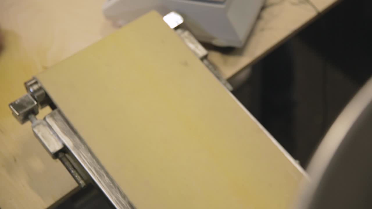 proceso de fijación de paneles de madera