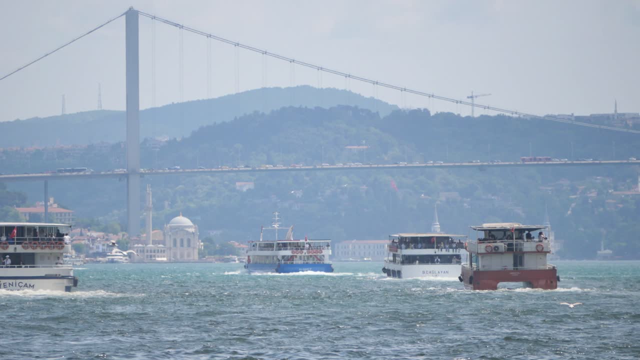 İstanbul, Türkiye, Boğaz'da Vapurlar