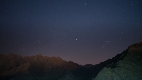 experience the breathtaking hajar mountains at night through a mesmerizing timelapse video in hatta