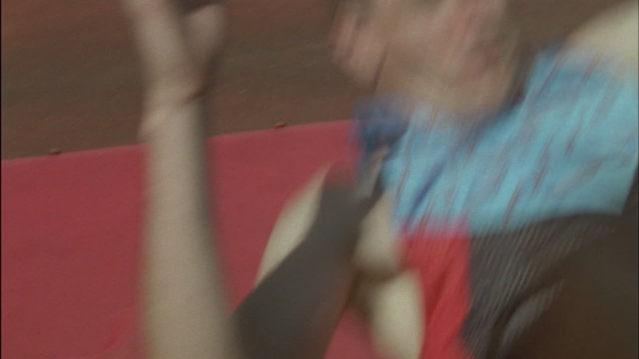 선수는 자신의 점프에 실망