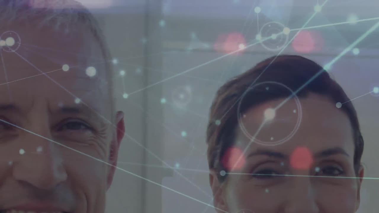 animación de conexiones sobre médicos caucásicos felices sonriendo a la cámara