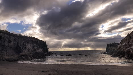 Una-Playa-En-La-Playa-De-La-Palma-Al-Amanecer.