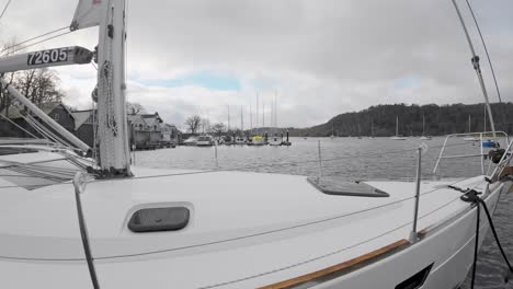 Boats,-sailing-ships,-moored-on-the-harbor-of-Bowness-on-Windermere