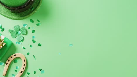 video de la hoja de trébol verde de san patricio, herradura, sombrero con espacio de copia sobre fondo verde