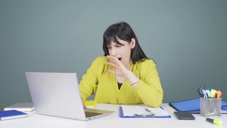 Tired-woman-at-laptop.